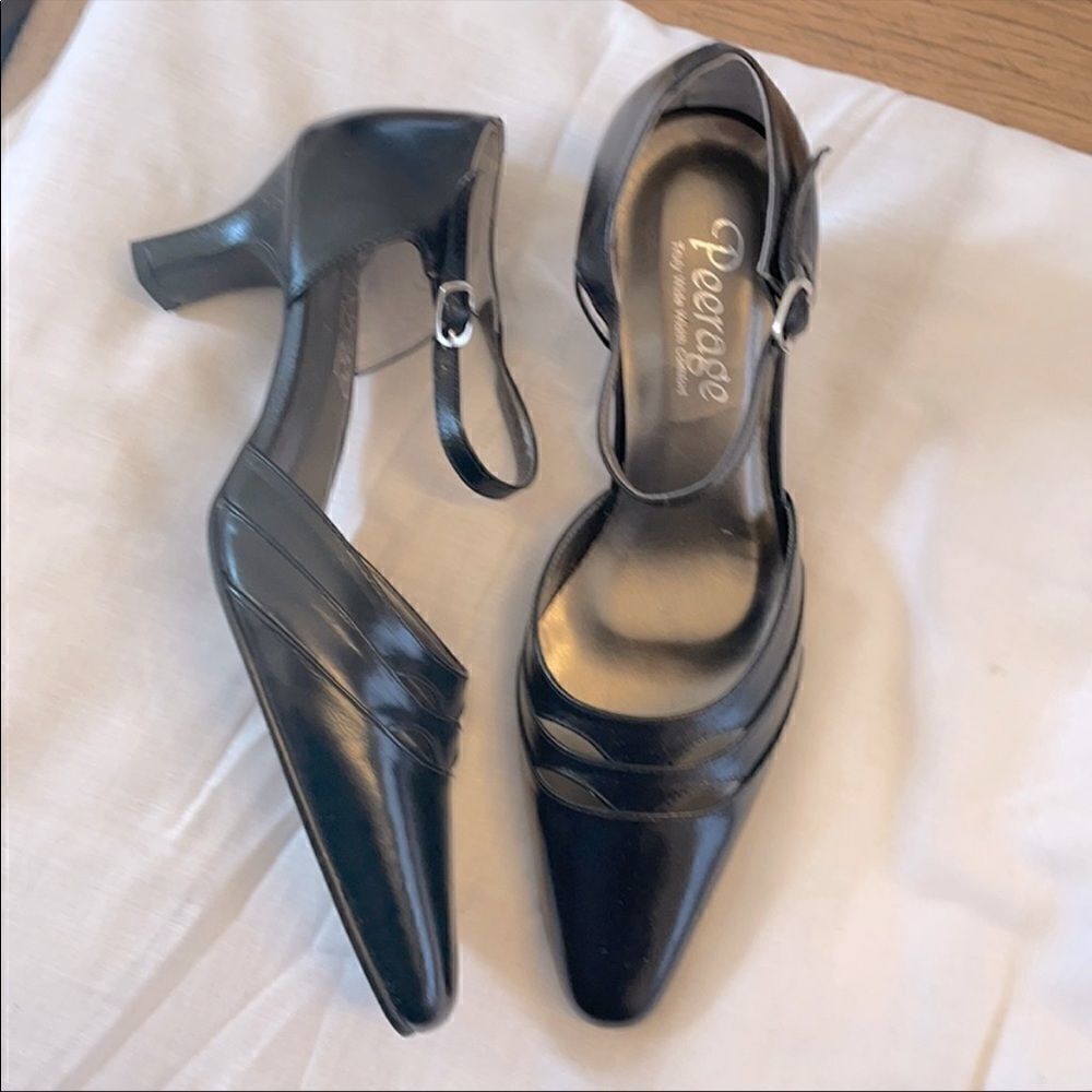 PEERAGE LEATHER SHOES. NEW. 